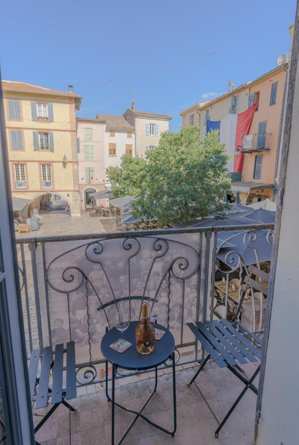 Apartment mit Balkon
