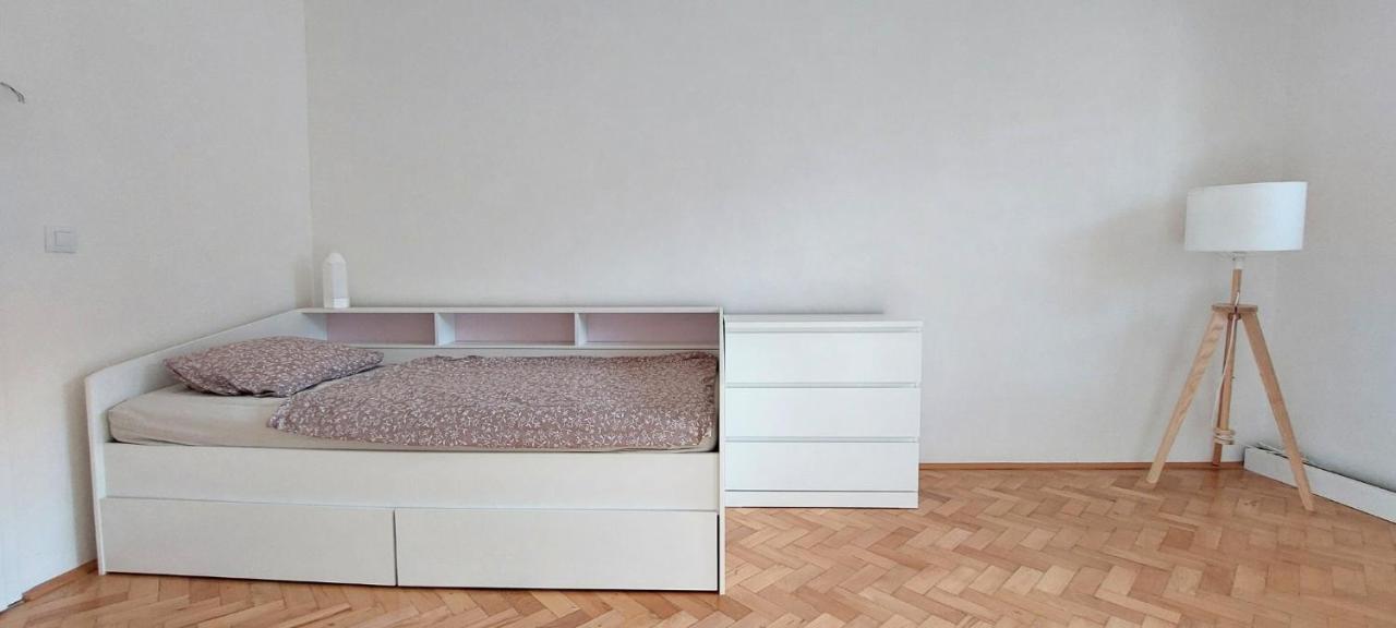 Byt na náměstí - B&B
