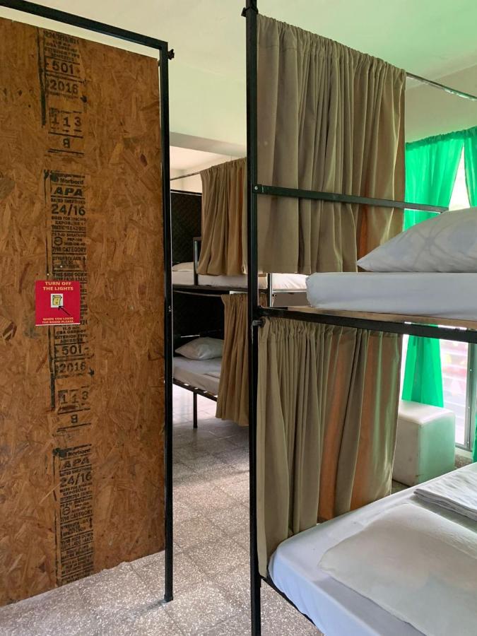 Posto Letto in Dormitorio Misto con 8 Letti