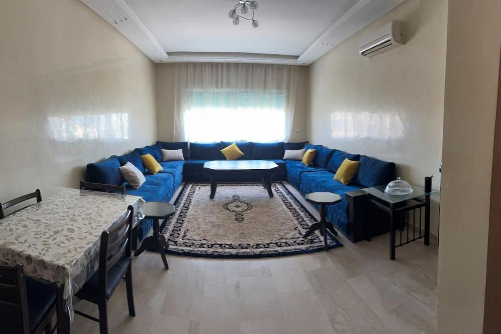 Grand appartement ensoleillé, 2 chambres , 2 salles de bains, 1 salon, 2piscines, à 750m de la plage - Chambres d’hôtes