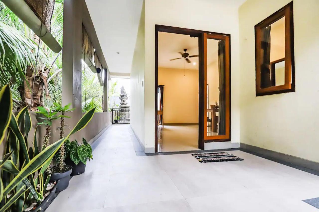 Greenfield Viewhouse: Spacious 2nd Floor Lodging - Bed and Breakfast Ubud