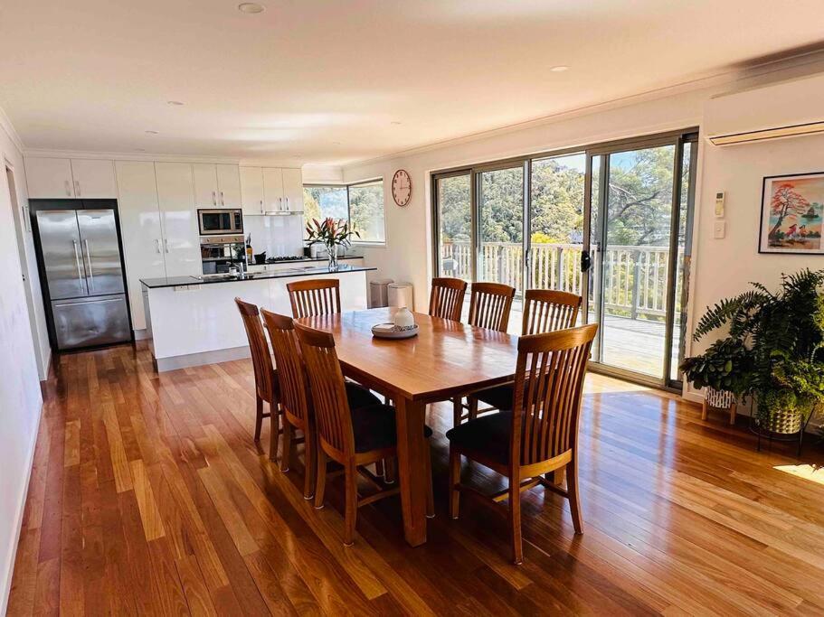 Beautiful Sunny Home with Stunning Hobart Views - B&B Suntop