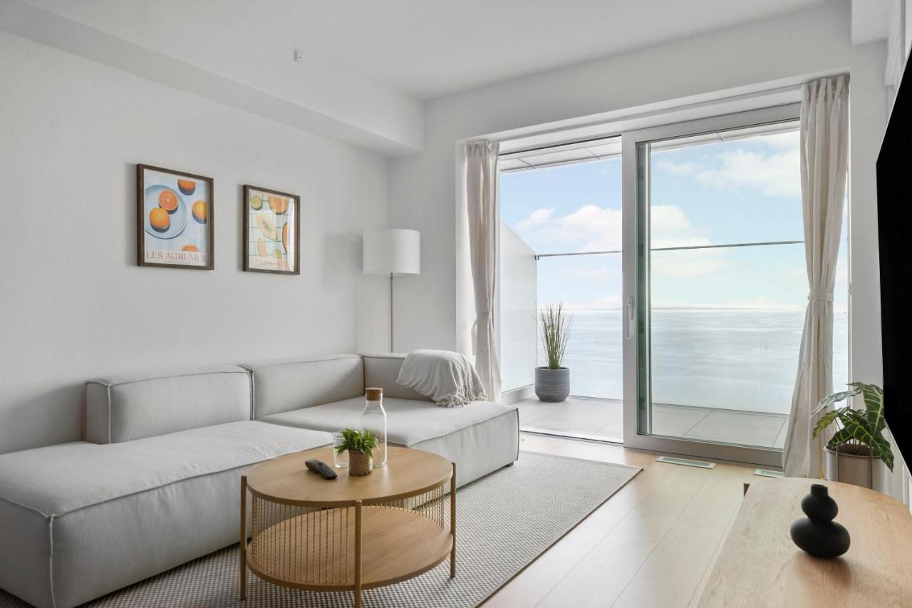 Endless ocean views with private balcony - B&B Aarhus