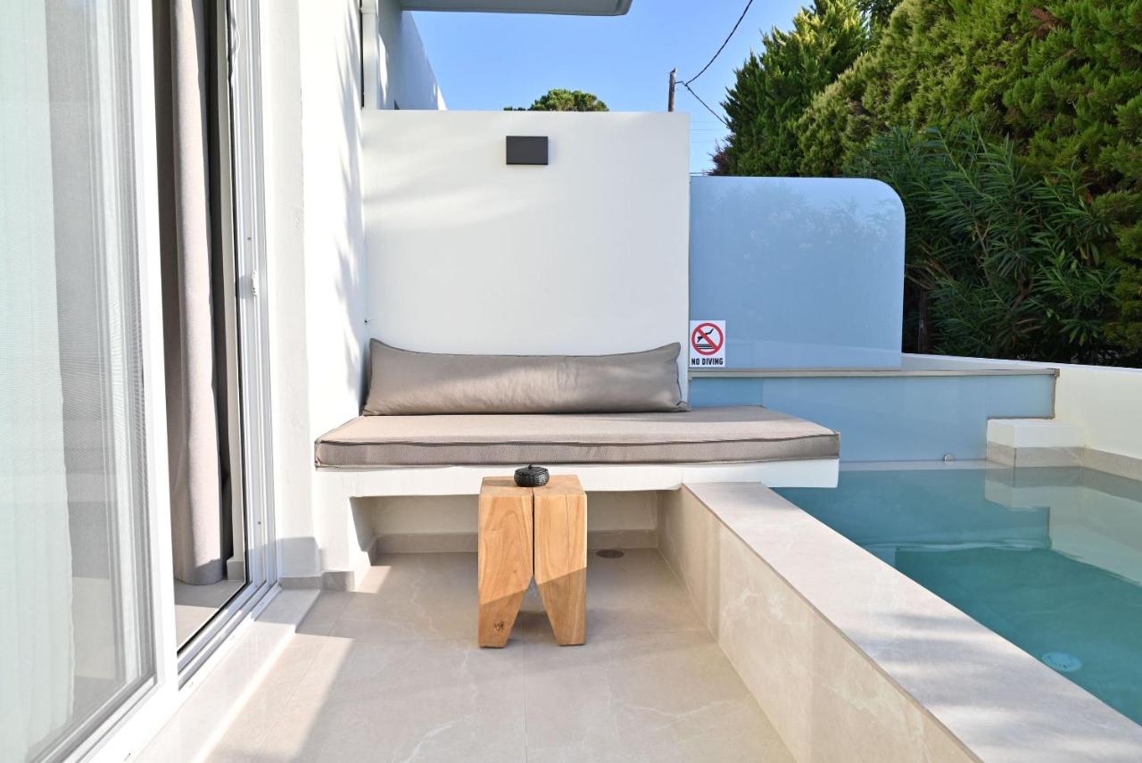 Queen Suite with Pool View