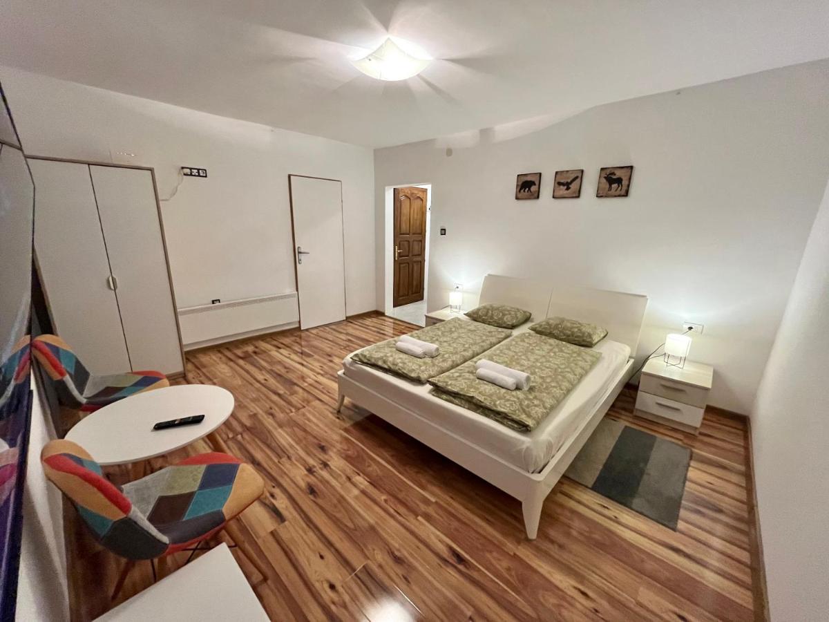 Apartment mit Balkon
