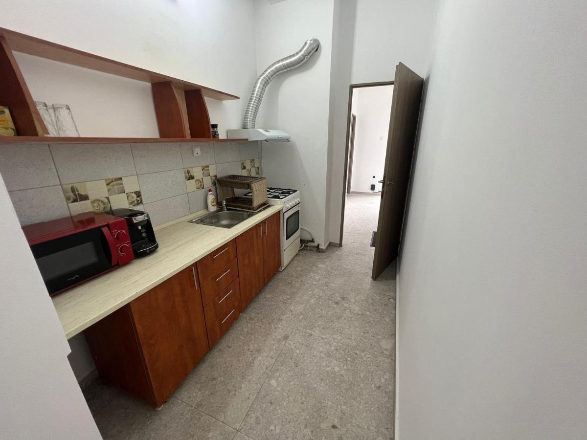 One-Bedroom Apartment - Non-Smoking