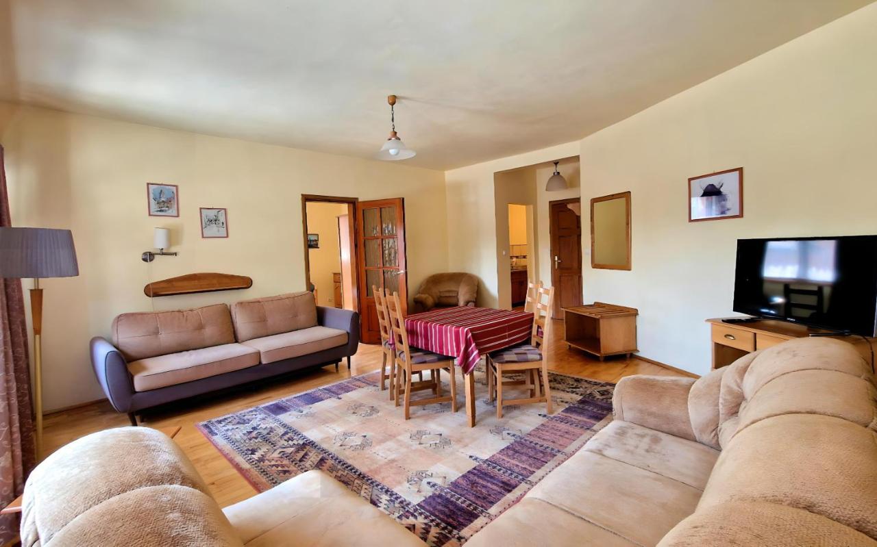 Apartment (6 Adults)