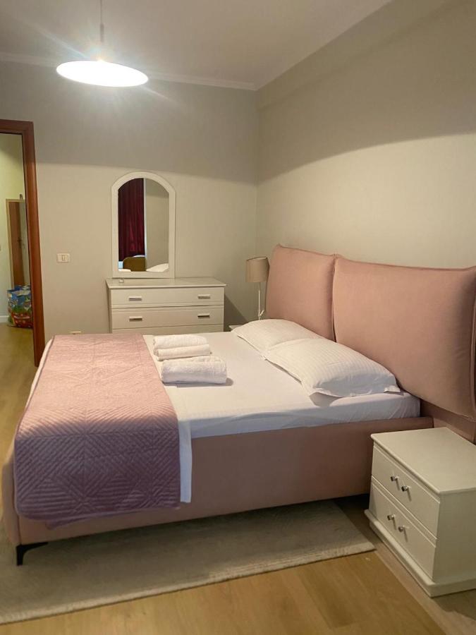 Mina Apartment - B&B Tirana