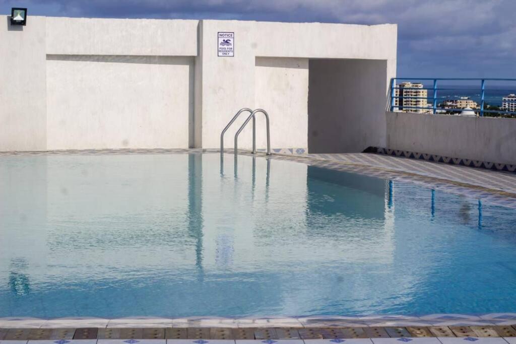 Seaview Penthouse, AC included & Rooftop Pool - B&B