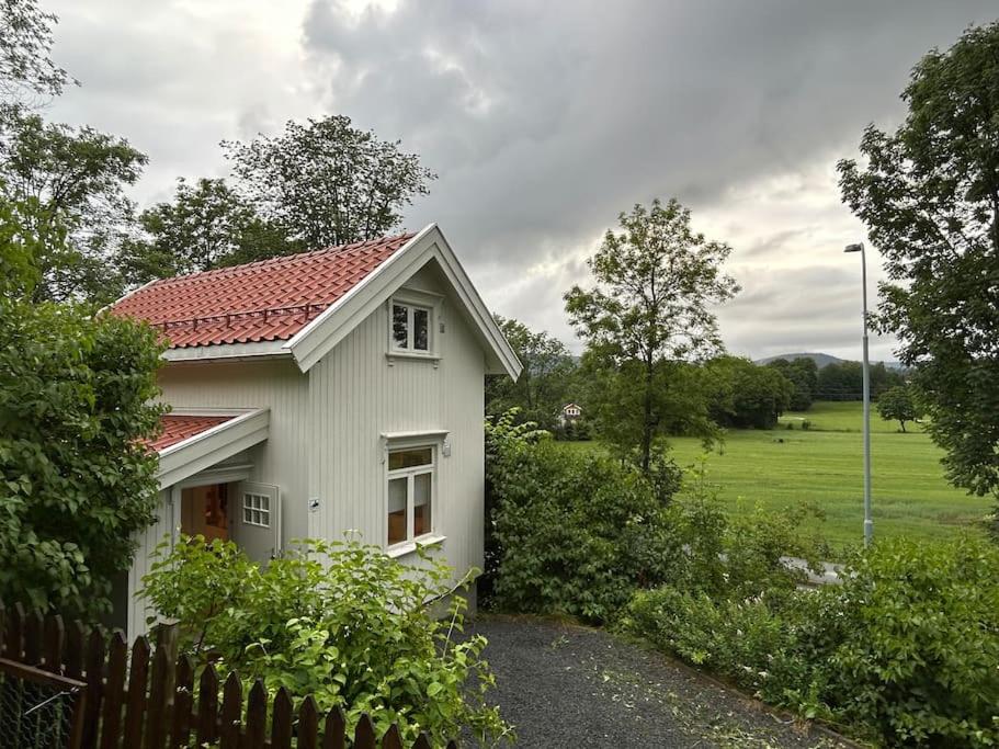 Lite hus 15 min fra Oslo - Bed and Breakfast Høvik