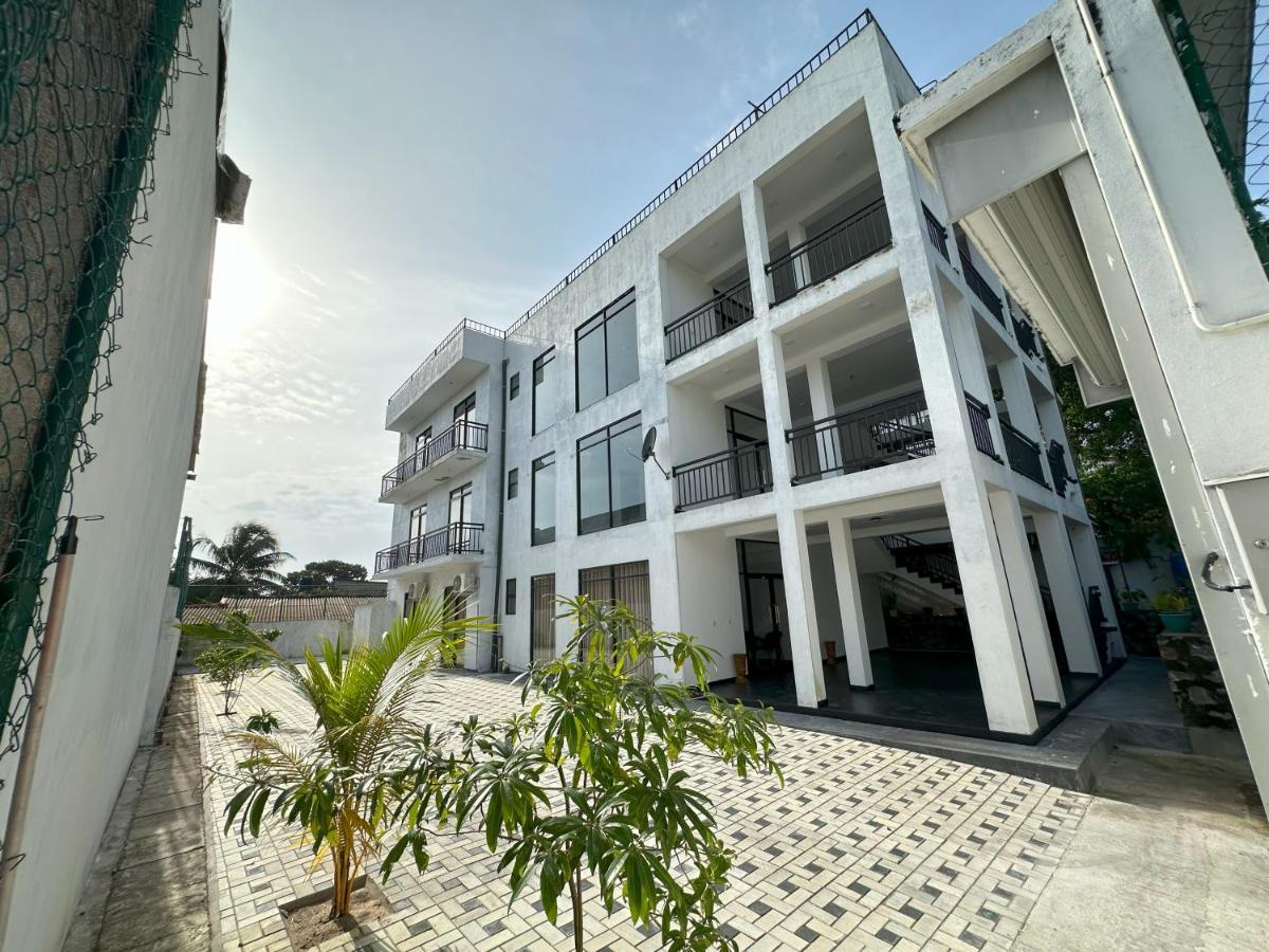 Large 4 Bedroom Spacious Apartment in Nugegoda, Colombo - Ferienwohnung