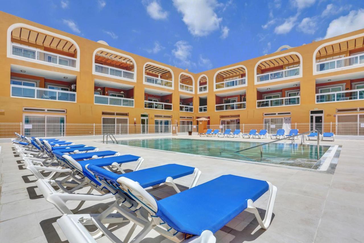 Apartment with Pool View