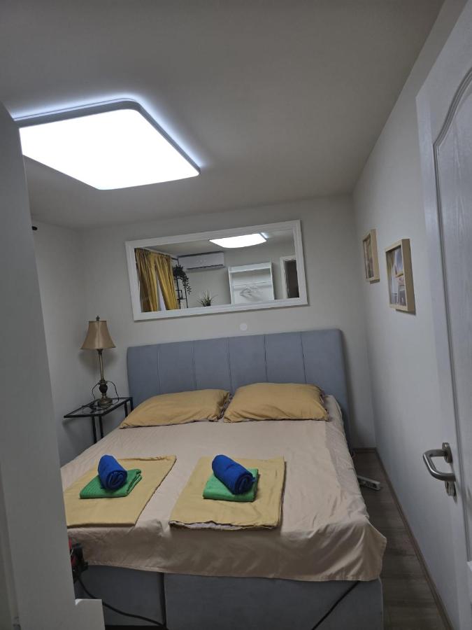 Paloma Bianca - Ensuite Bedroom, Lounge with Sofas, Balcony, Terrace & Jacuzzi - Near Beach - B&B
