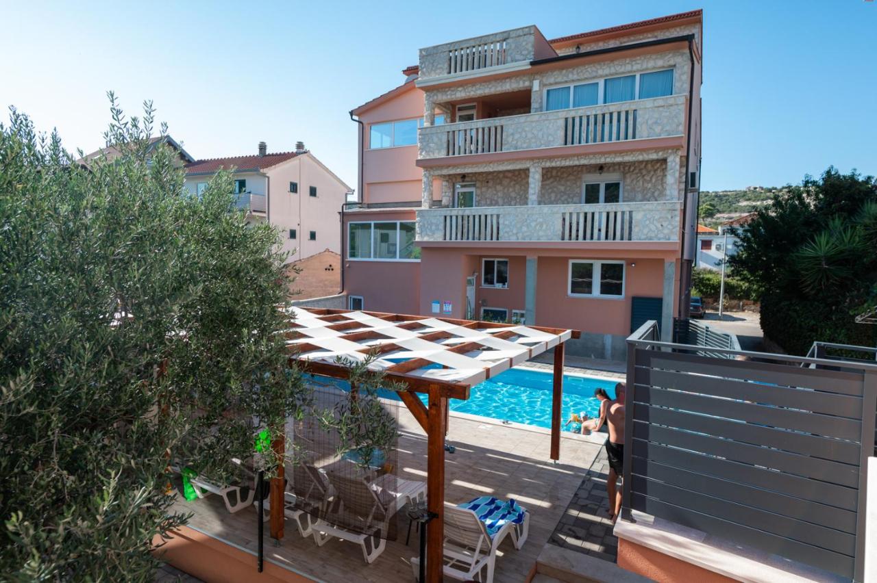 Apartments Villa Monique - B&B