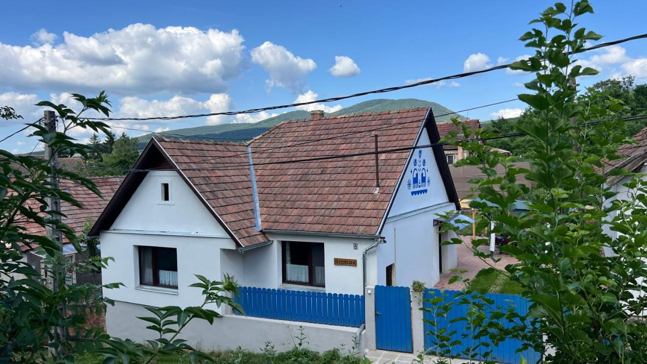 Kékmacska Vendégház Nagybörzsöny - B&B Nagybörzsöny