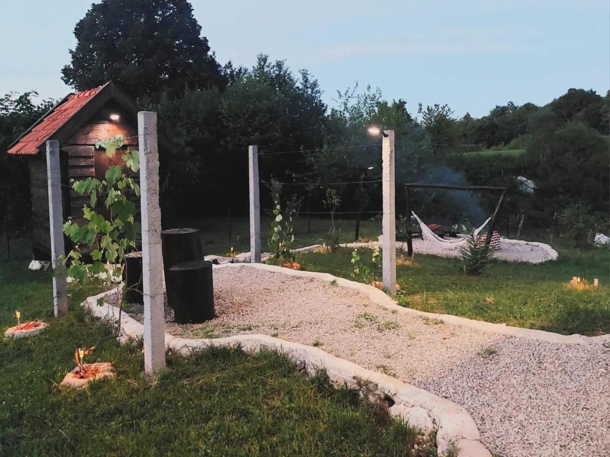 Lone Coyote - B&B Slunj