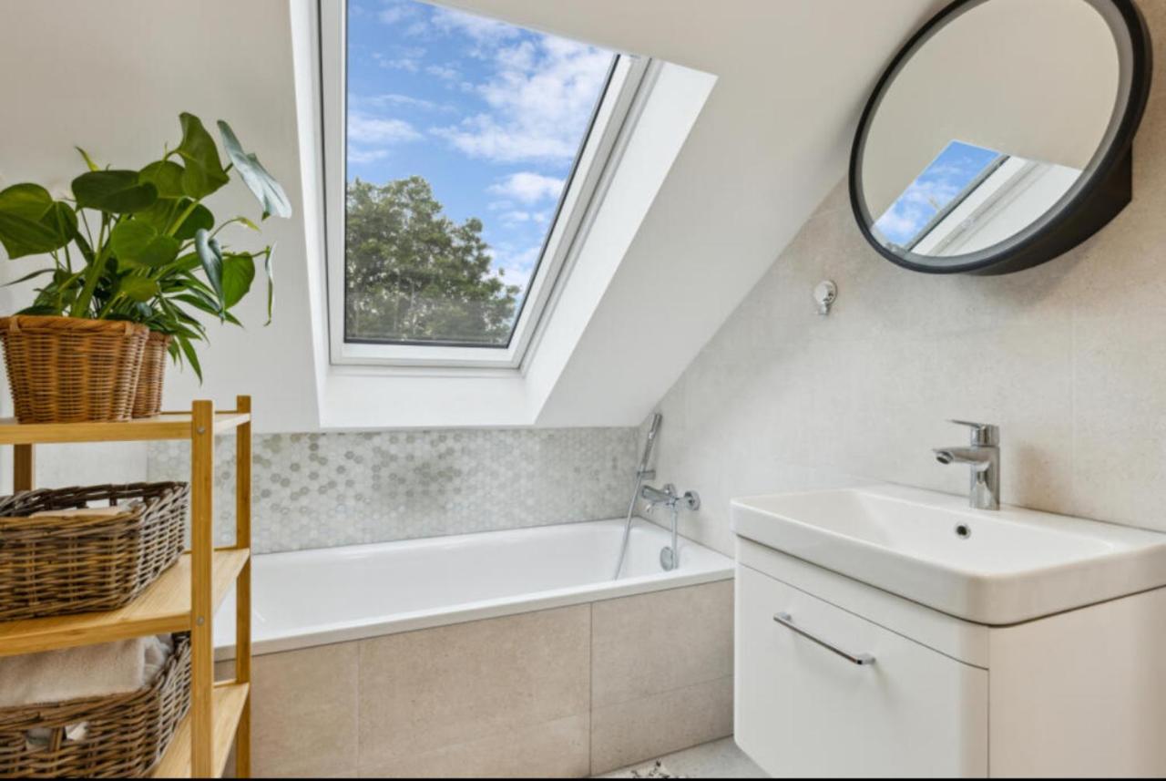 stylish & spacious London 4 beds house - Ferienwohnung