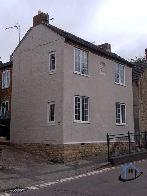 Petham Cottage Stanwick 2 bed sleeps 6 - Chambres d’hôtes
