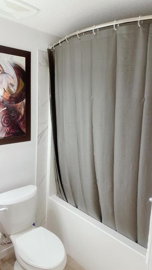 2bedrooms, 1bath, two beds, new basement in Mahogany - B&B Calgary