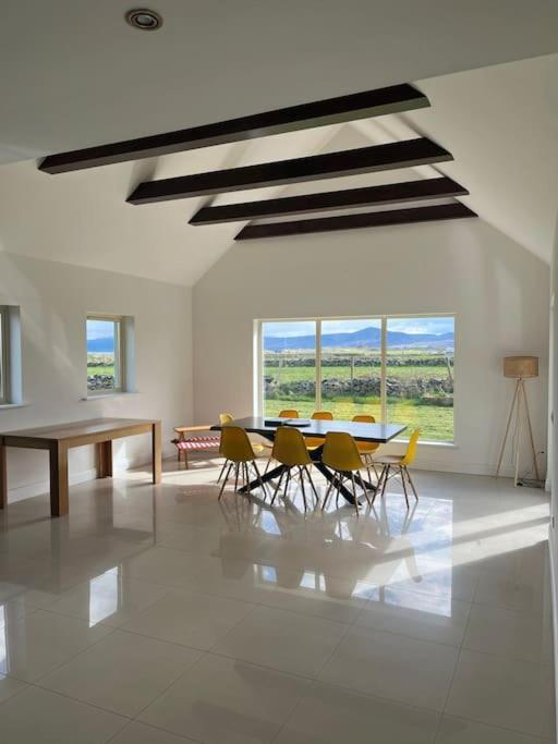Maharees Holiday Home - B&B
