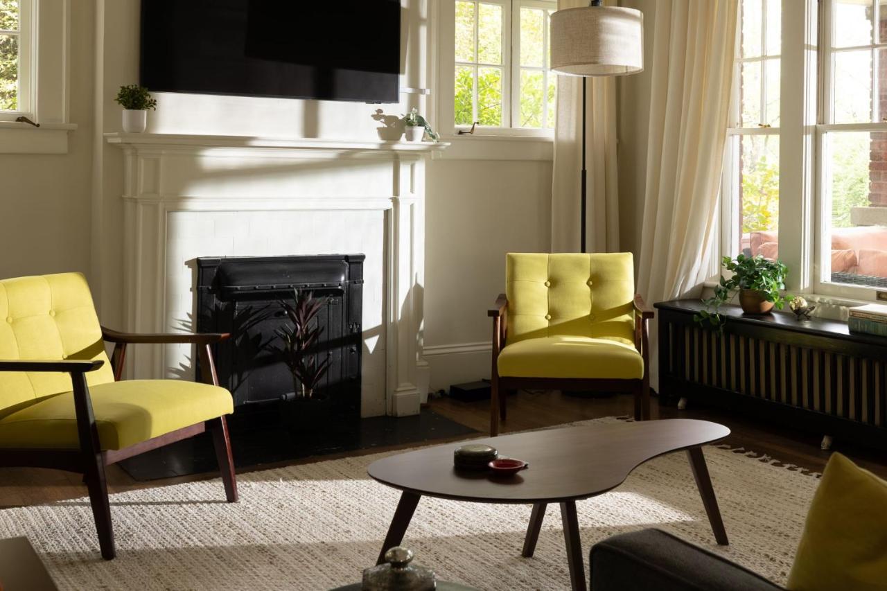 The Hummingbird House - B&B Greensboro