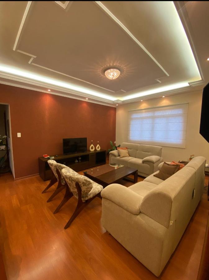 Próximo ao centro, 3 quartos com suíte - B&B Poços de Caldas
