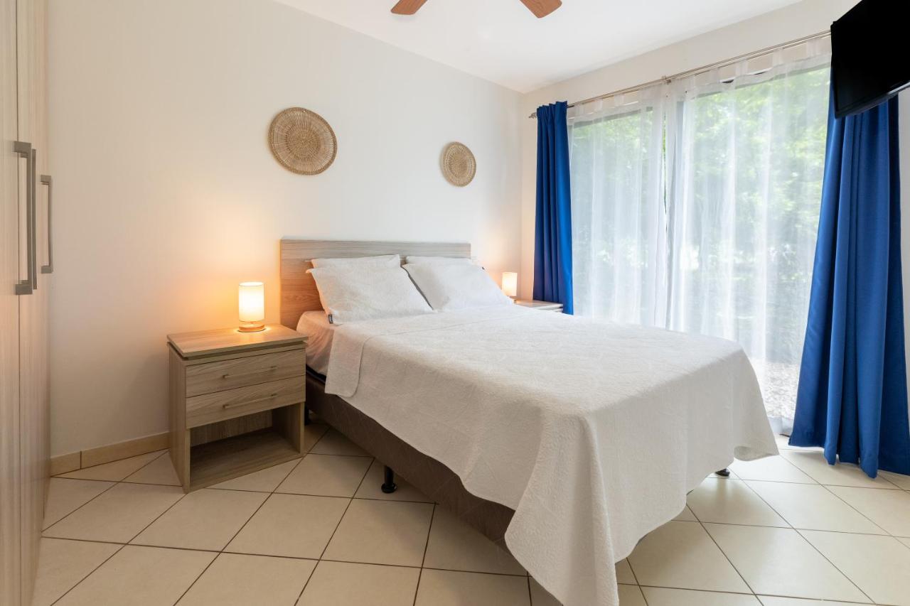 Two Palms Ground Floor Unit Across from Beach - Ferienwohnung Coco, Sardinal