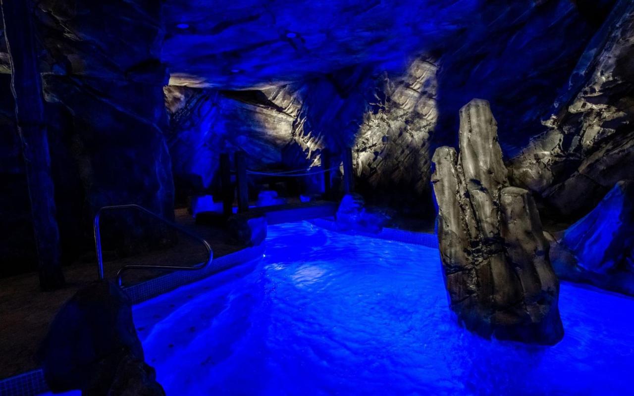 Cavern Cascades - B&B