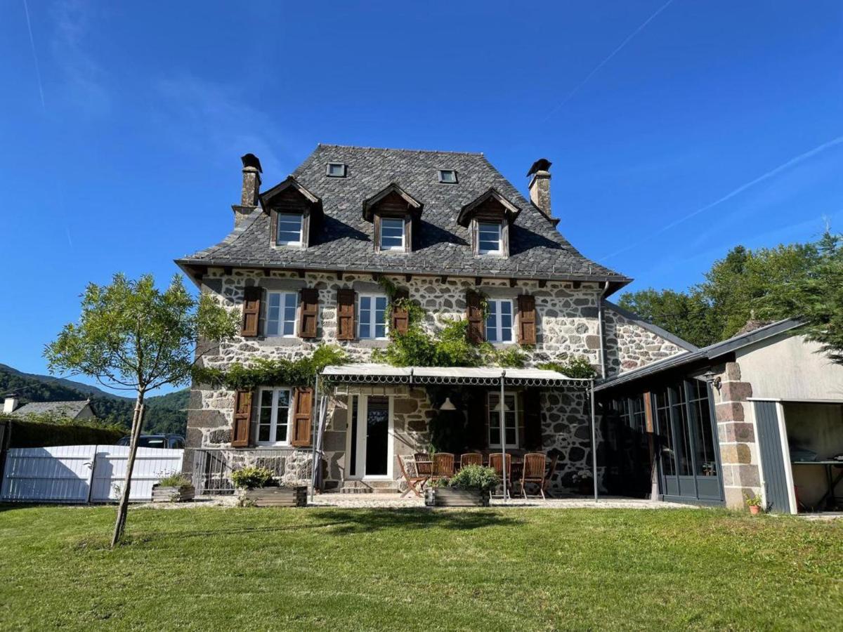 Maison familiale en Auvergne, nature et confort, 20 min Lioran - B&B