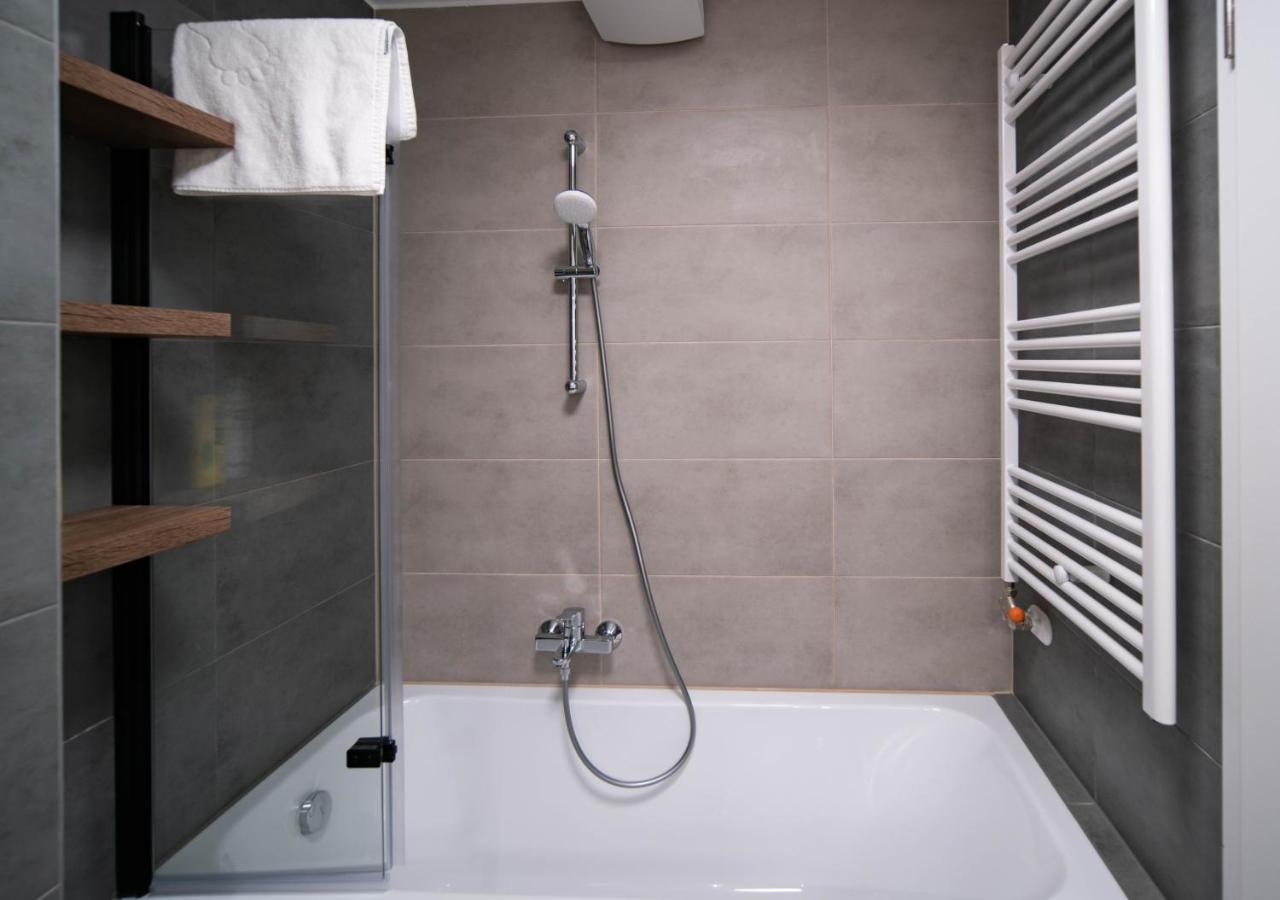 Free Parking Rooftop Budapest 4ppl - B&B Budapest
