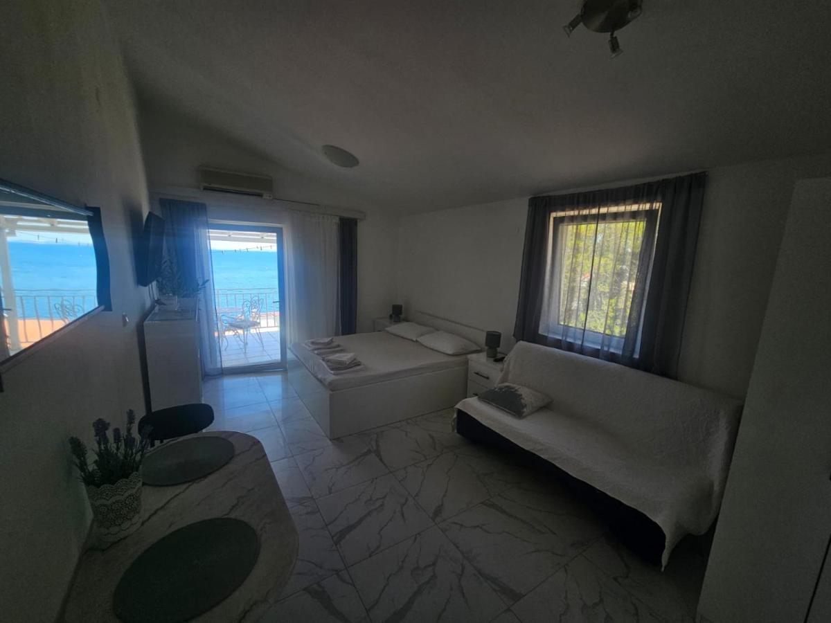 Studio with Sea View