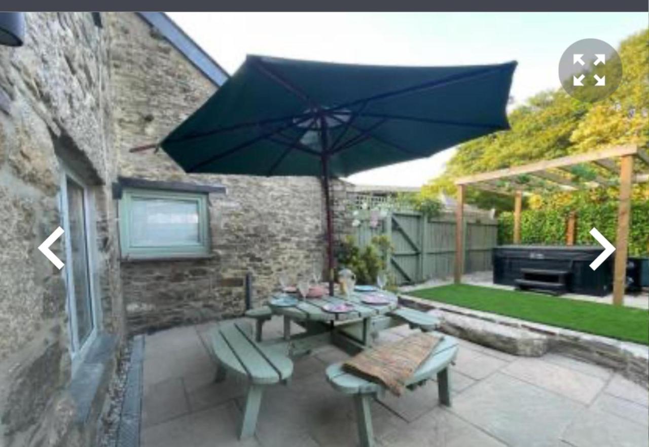 Luxury Dog-Friendly 5 Star Cottage with Hot Tub - B&B