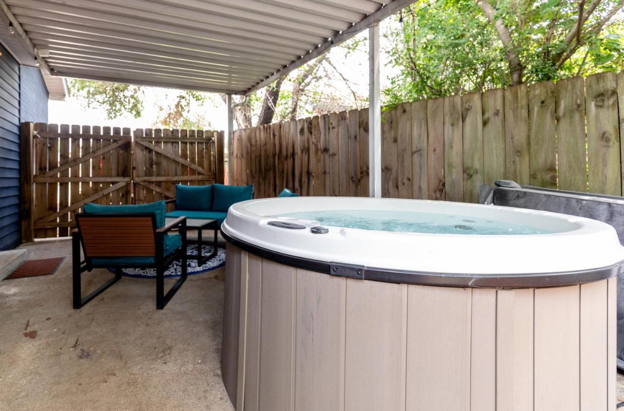 Casa Azul - Boutique 3BR Ranch with Hot Tub & King Beds - B&B Nashville