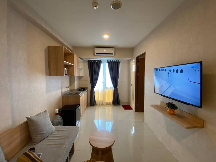 Apt Oak Tower 2BR Pulo Gadung with Pool - B&B