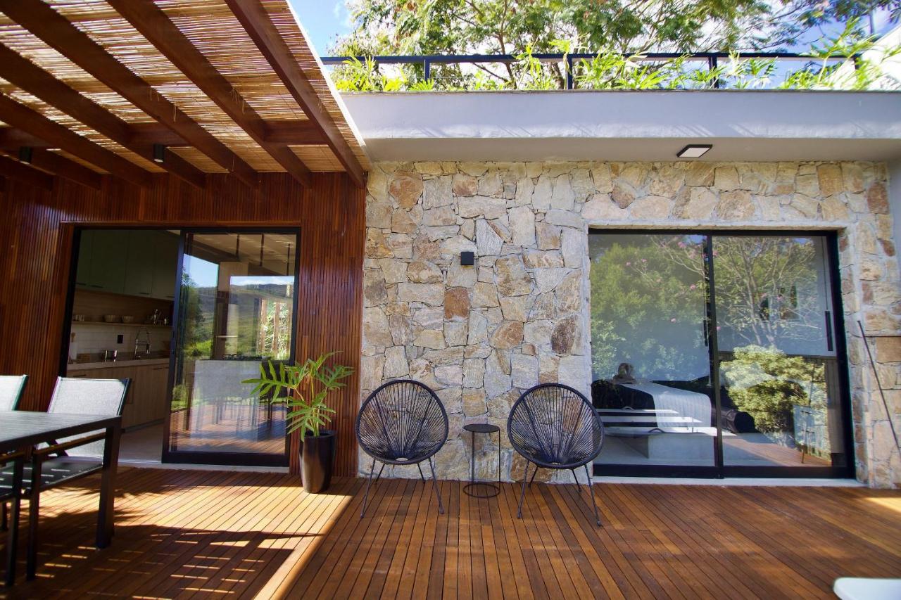 Refúgio para casal ou pequenos grupos com hidro,vista e estrutura incrível na Lapinha da Serra - B&B