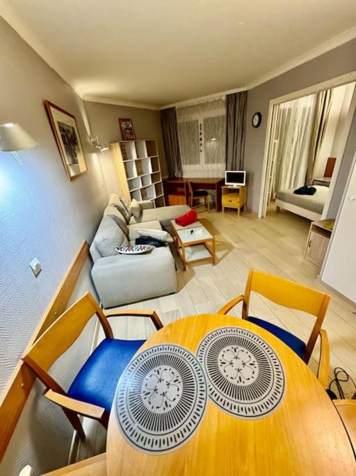 2-room apartment in Paris la Defense Arena Parking - B&B