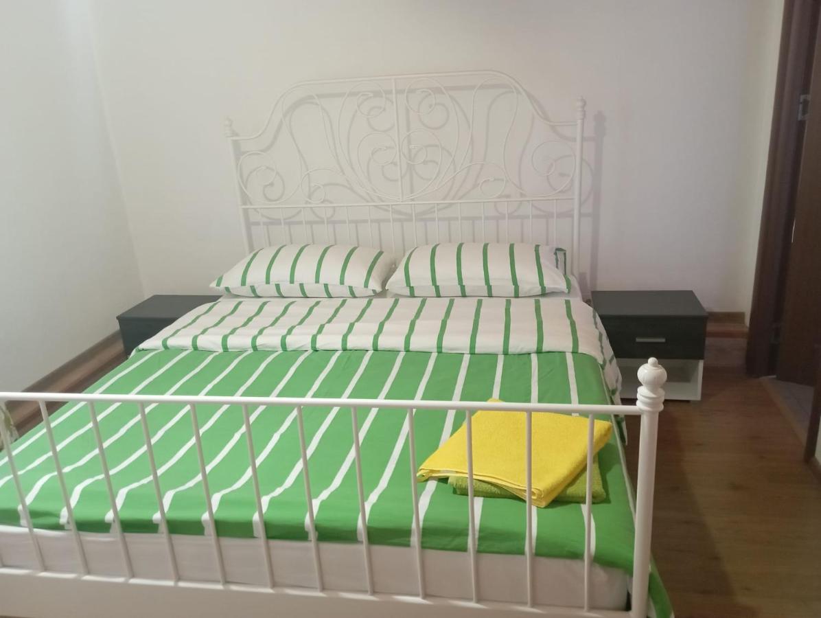Deluxe Room (2 Adults + 1 Child)