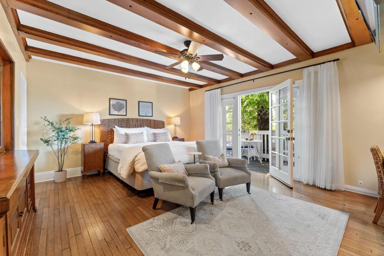 Superior King + Fireplace