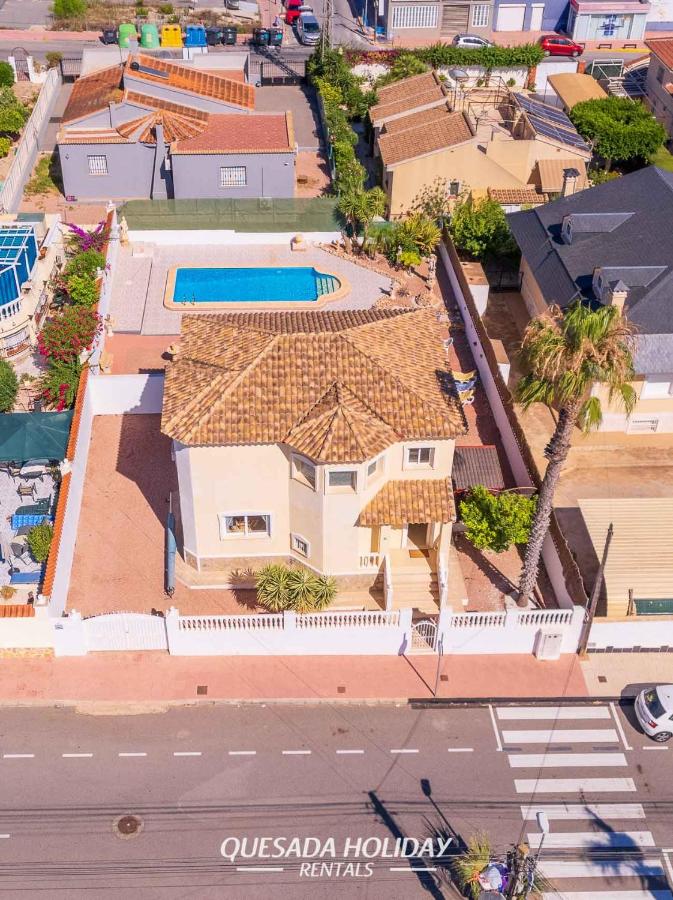 Stunning Central Villa Rosa in Ciudad Quesada Rojales Spacious 4-Bedroom Retreat with Private Pool - Chambres d'hôtes Ciudad Quesada
