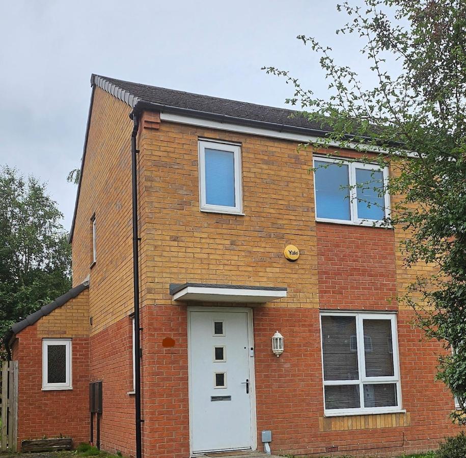 Free parking at Comfy Manchester Home, 6mins to Manchester city center - B&B