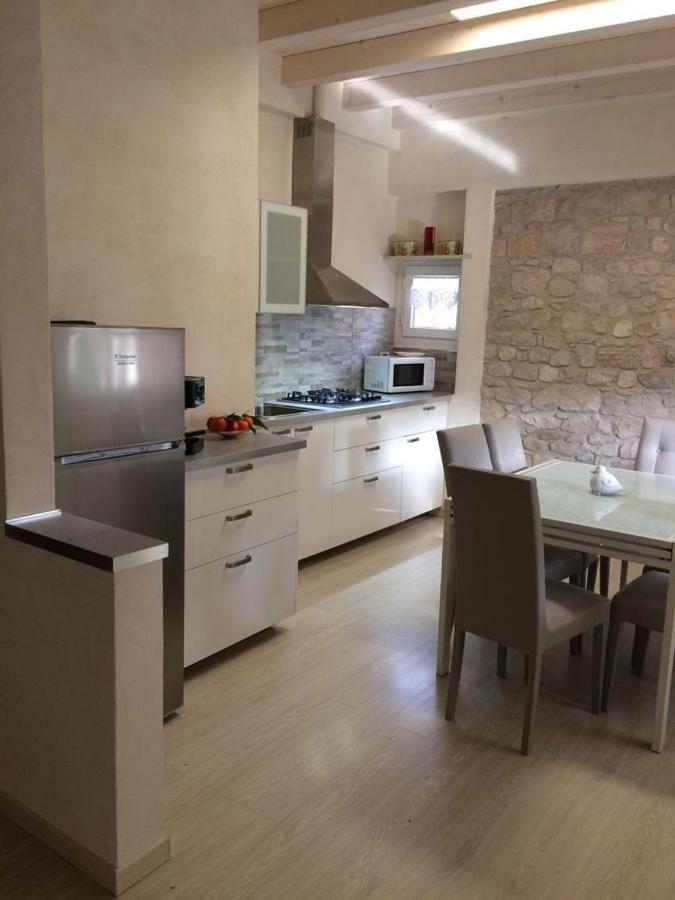 Villa Marga, private garden, patio, (shared) pool, 3 large bedrooms - Ferienwohnung Miane