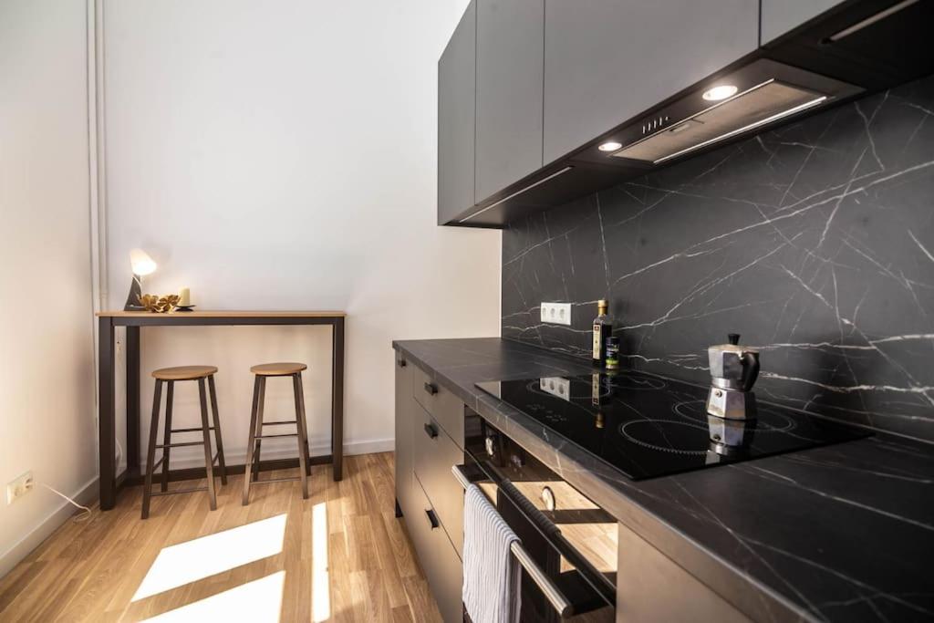 Cozy 2-Bedroom Oasis in Central Riga - B&B