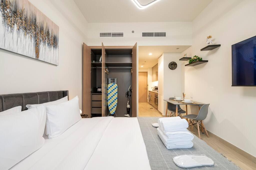 Studio Apartment with Balcony