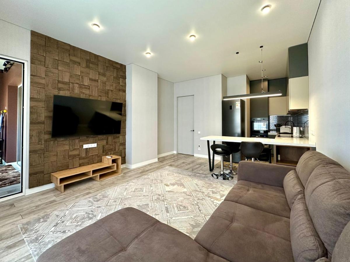 Современная 2ком квартира в ЖК 4YOU - Chambres d’hôtes Almaty