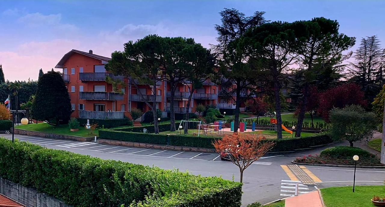 Relax & piscina a due passi dal lago "Family Sole" - B&B Peschiera del Garda