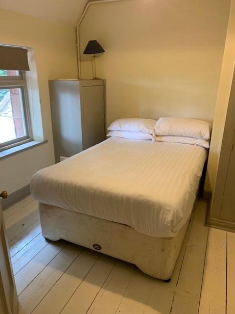 Three-Bedroom Cottage (Manor Cottage 2)