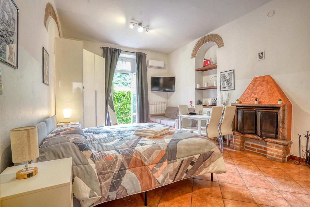 DiegHouse - Monolocale con cortile in corte lombarda vicino al Centro - Bed and Breakfast