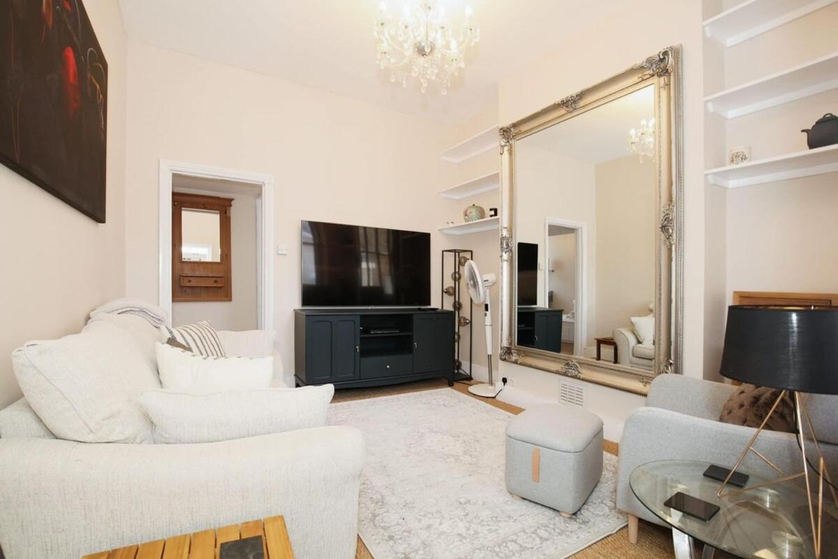 Cozy 2BR Flat Central London Sleeps 3 - B&B