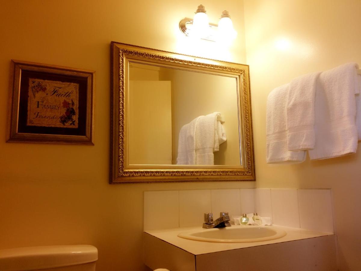 Queen Room with Two Queen Beds and Kitchenette