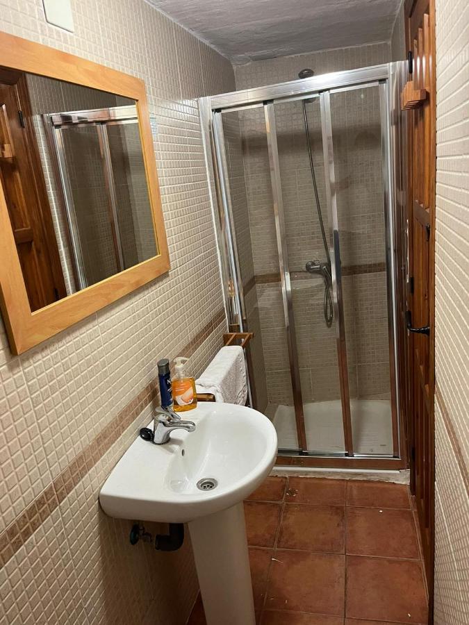 Camera Doppia con Letti Singoli con Bagno Privato 